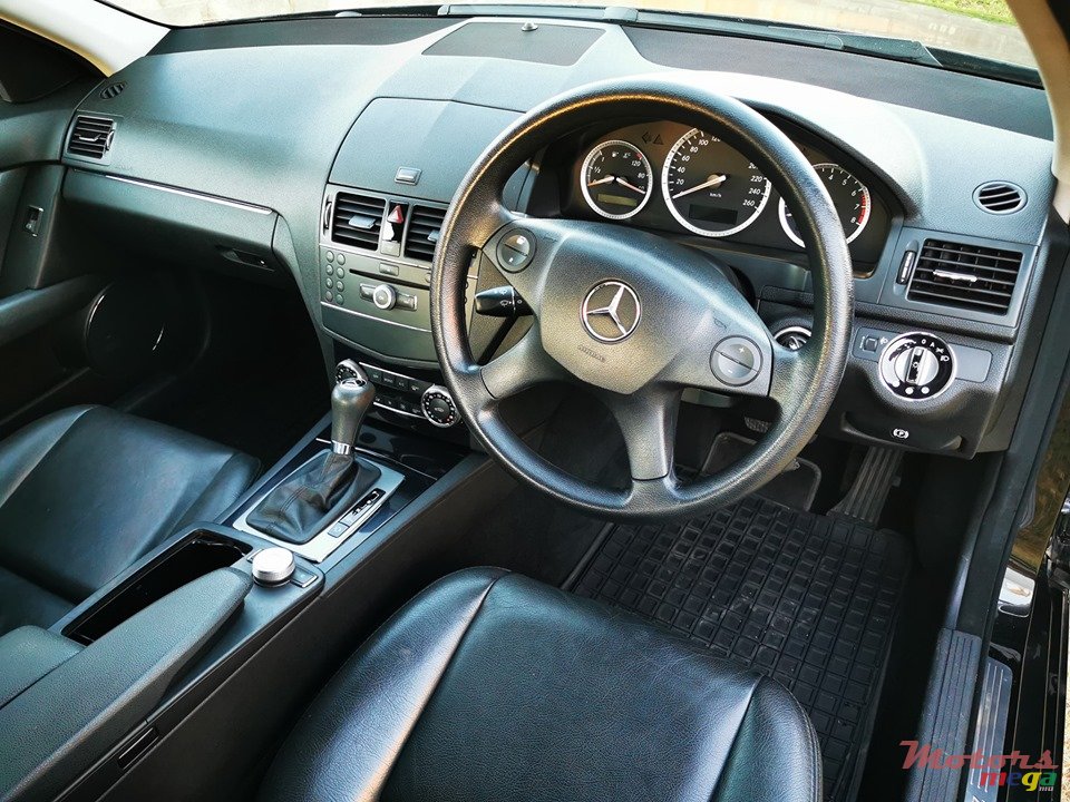 2008' Mercedes-Benz C-Class Kompressor photo #2
