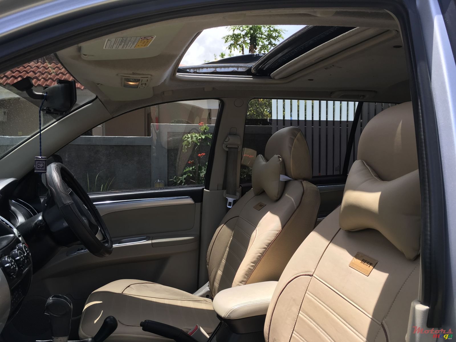 2011' Mitsubishi photo #4