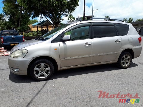 2001' Toyota Picnic photo #1