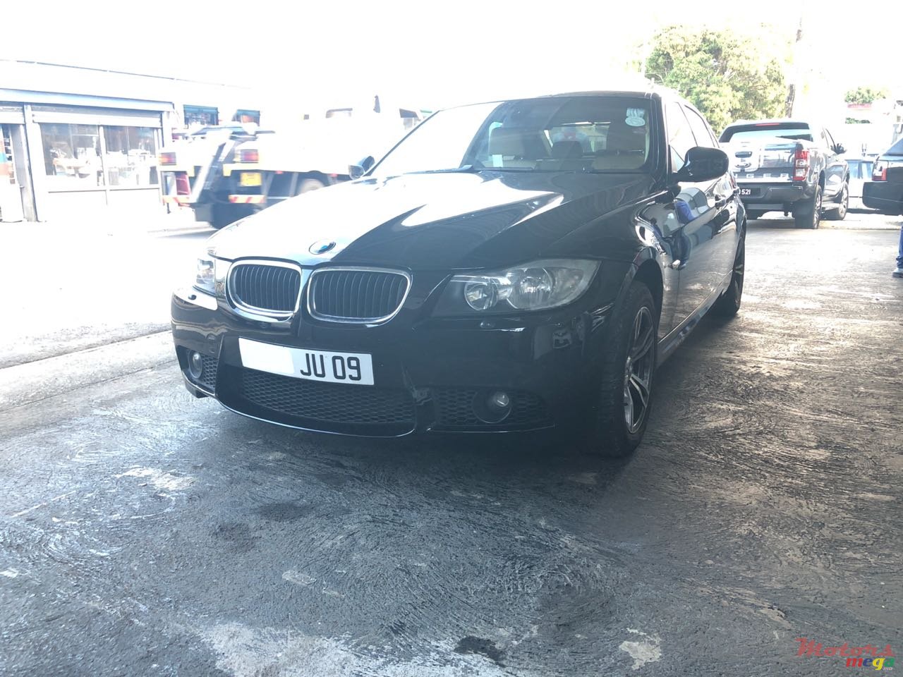 2009' BMW 3 Series photo #1