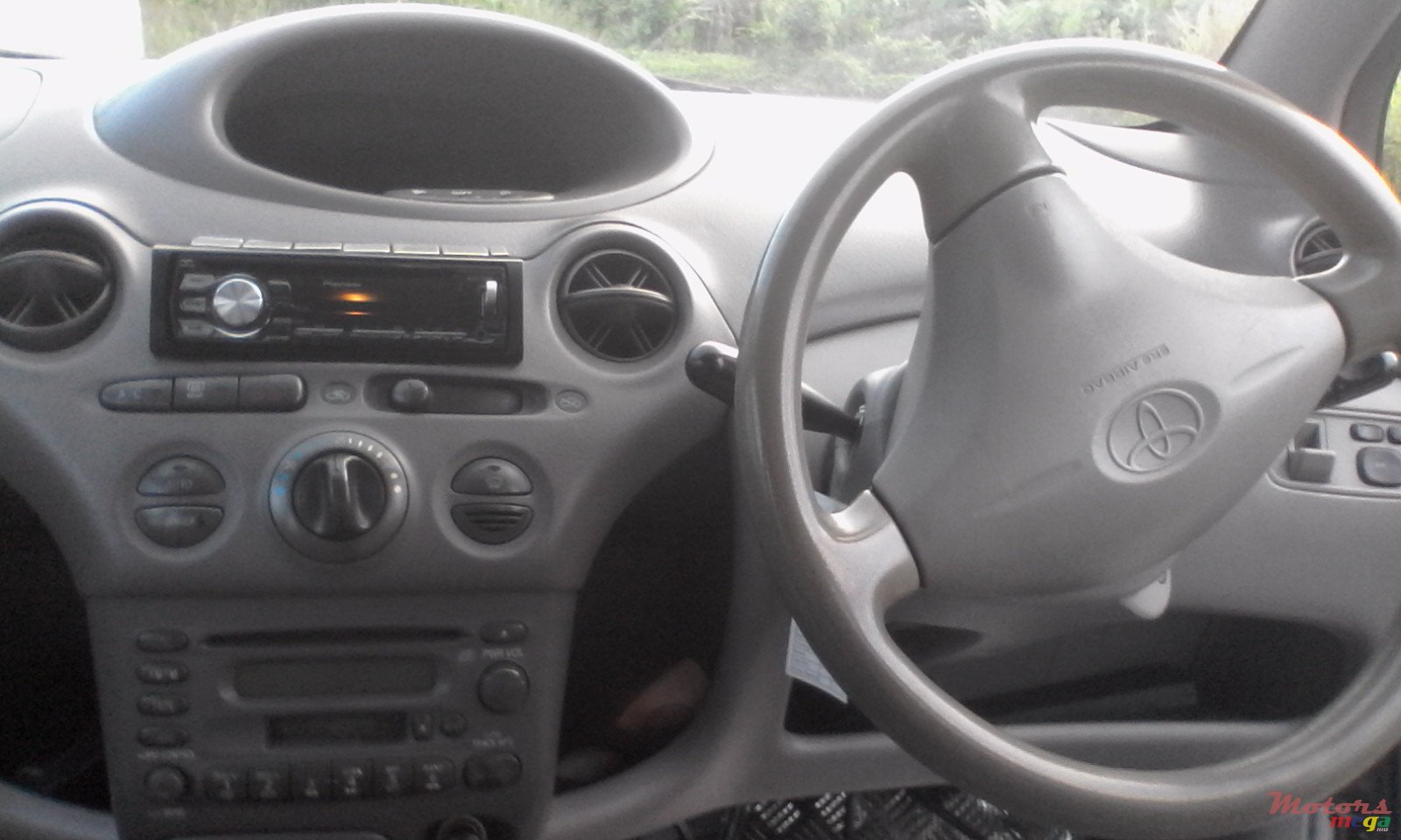 2000' Toyota platz photo #3