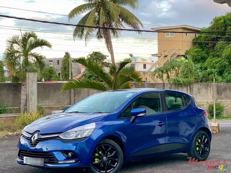 2020' Renault Clio 2020 photo #1