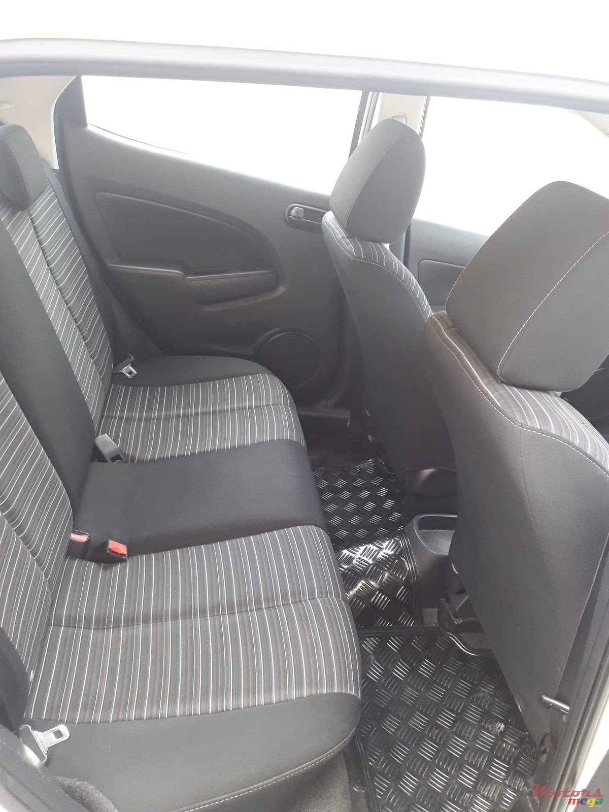 2008' Mazda Demio photo #5