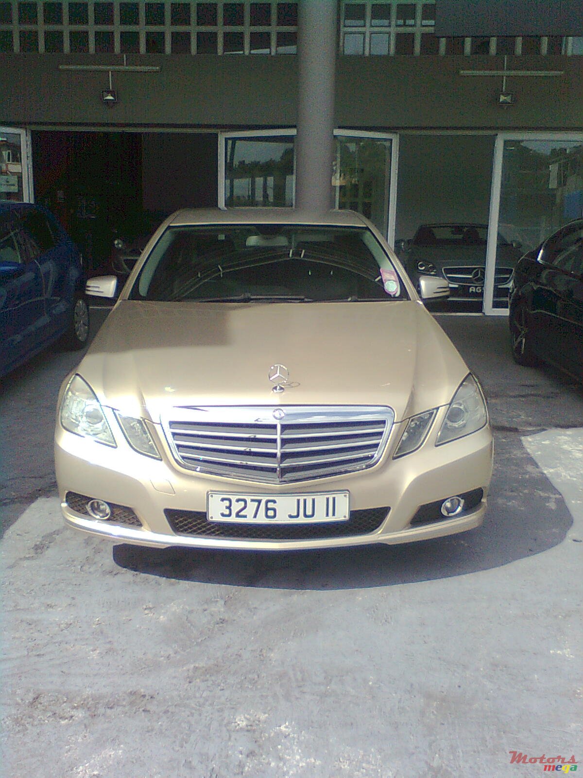 2011' Mercedes-Benz 200E photo #1