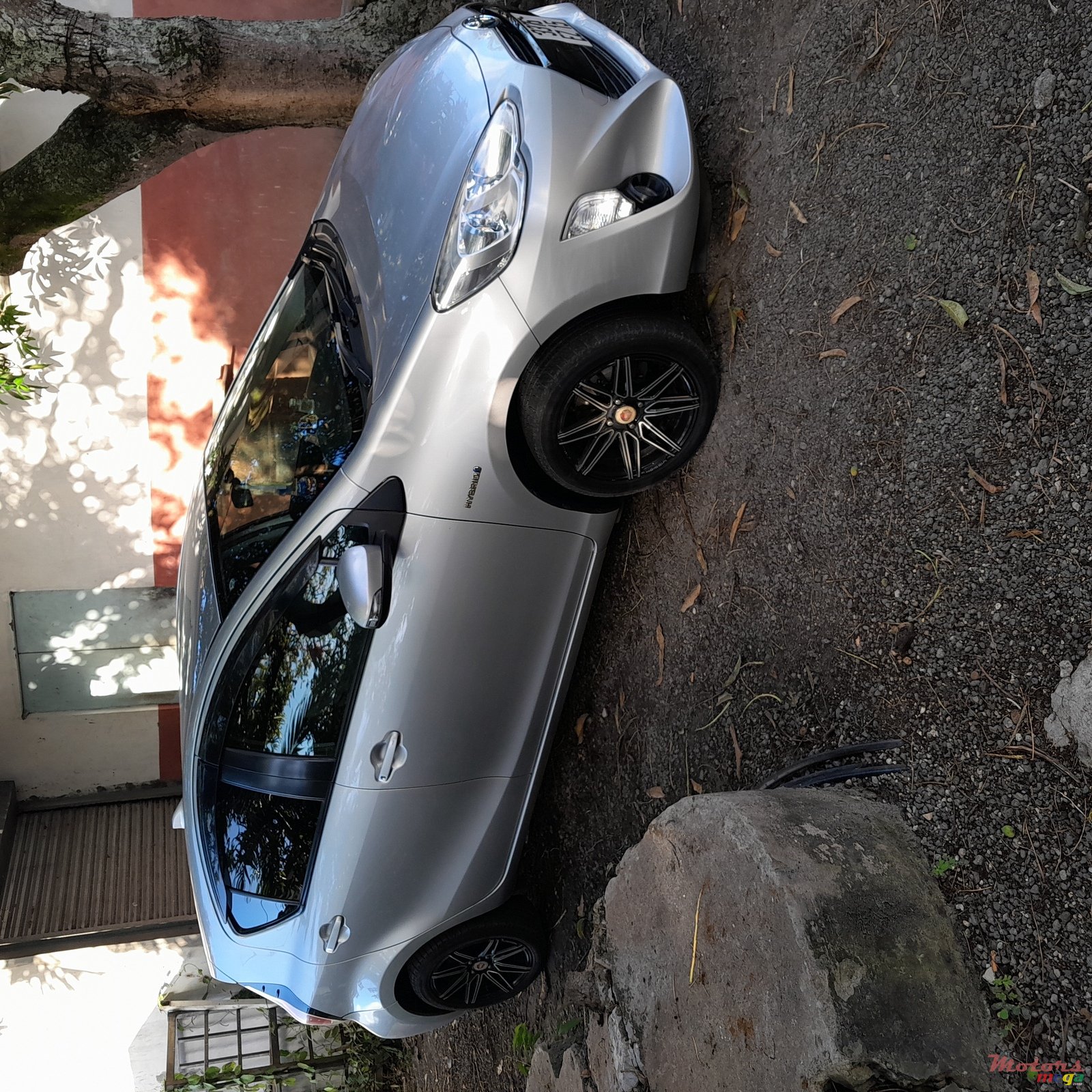 2015' Toyota Aqua Hybrid/Petrol photo #4