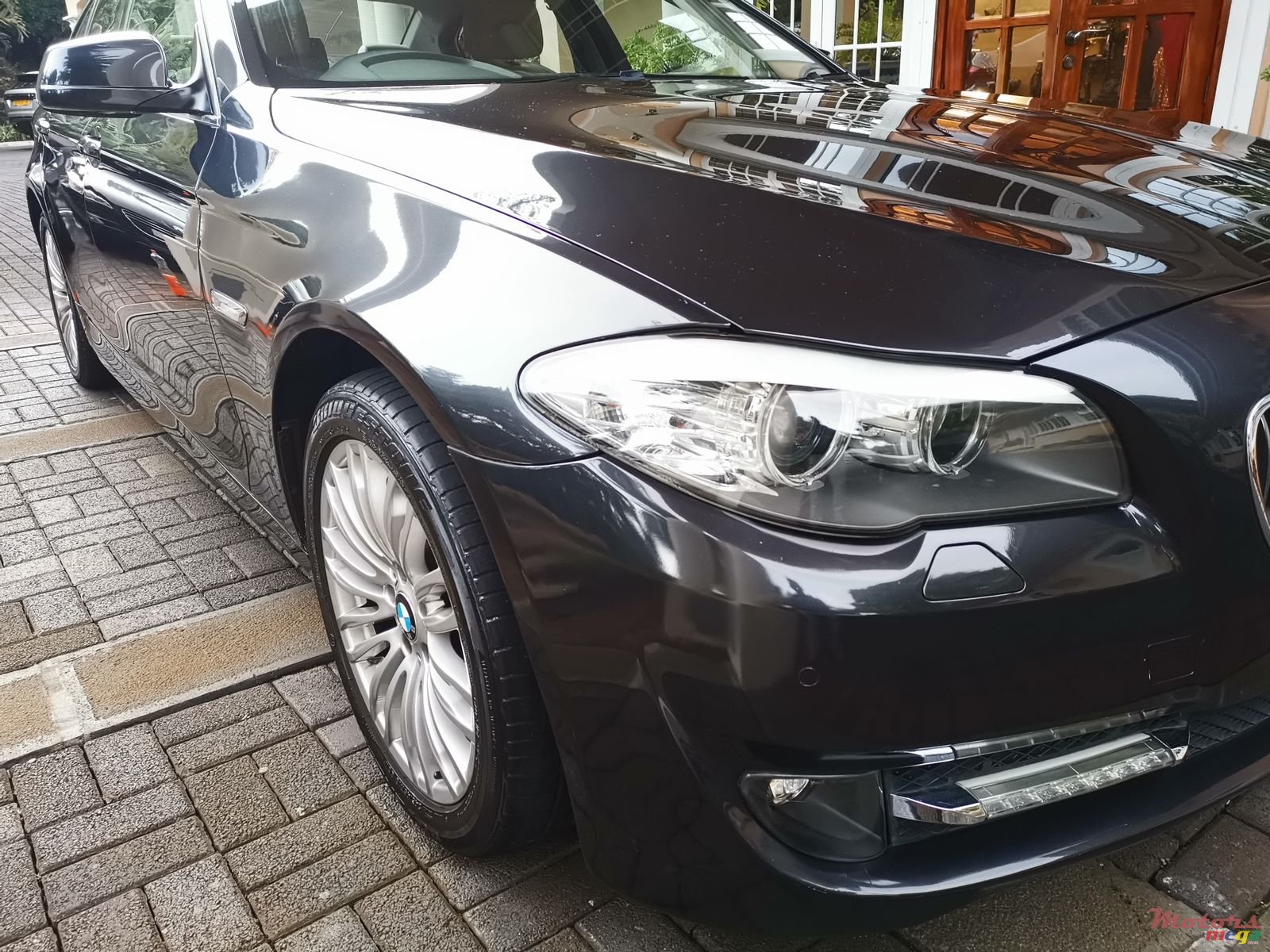 2010' BMW 523 photo #2