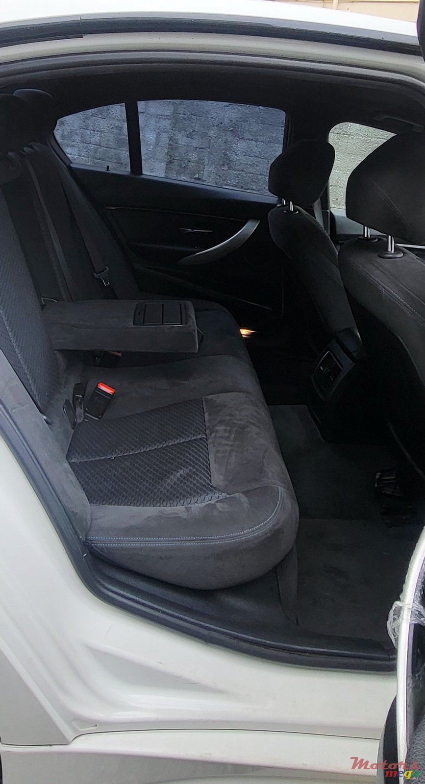 2016' BMW 318 photo #6