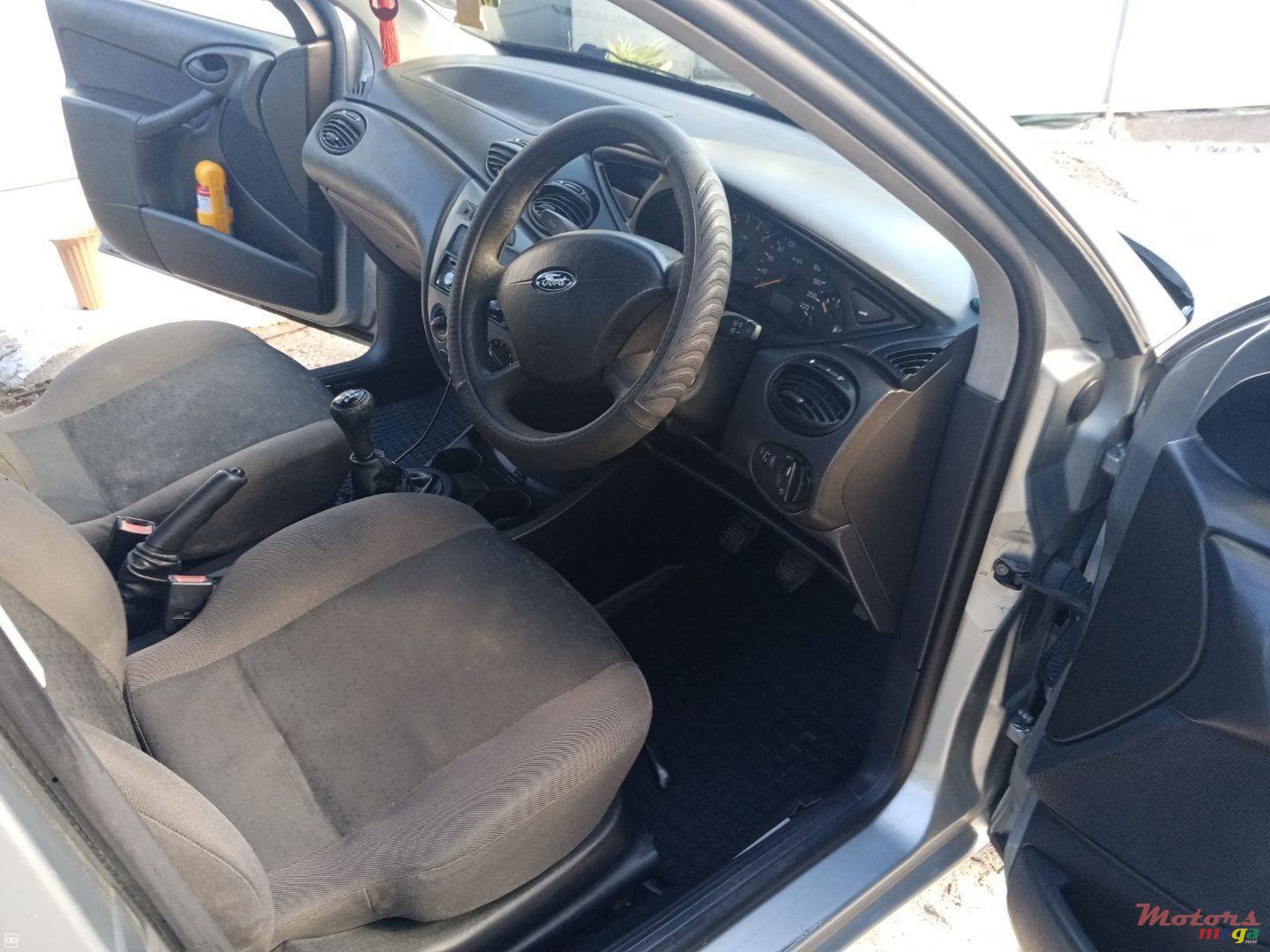 2005' Ford Focus photo #3