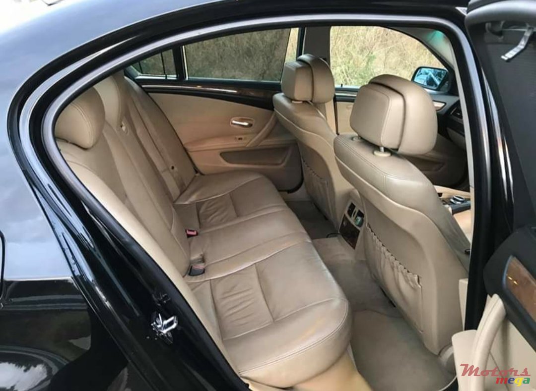 2008' BMW 523 photo #6