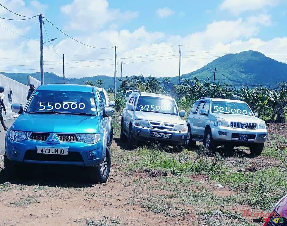 2003' Mitsubishi Pajero photo #1