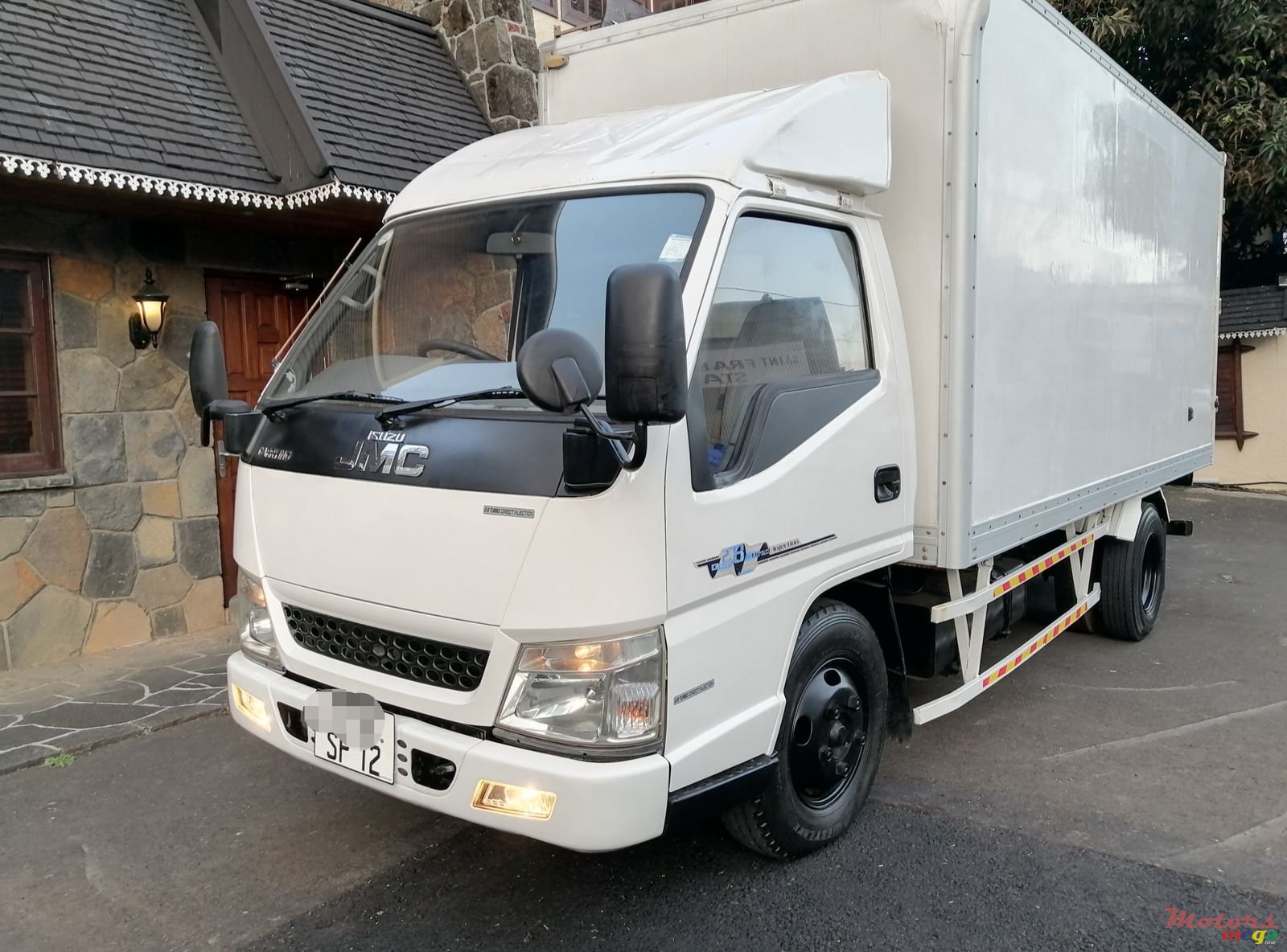 2012' Isuzu photo #1