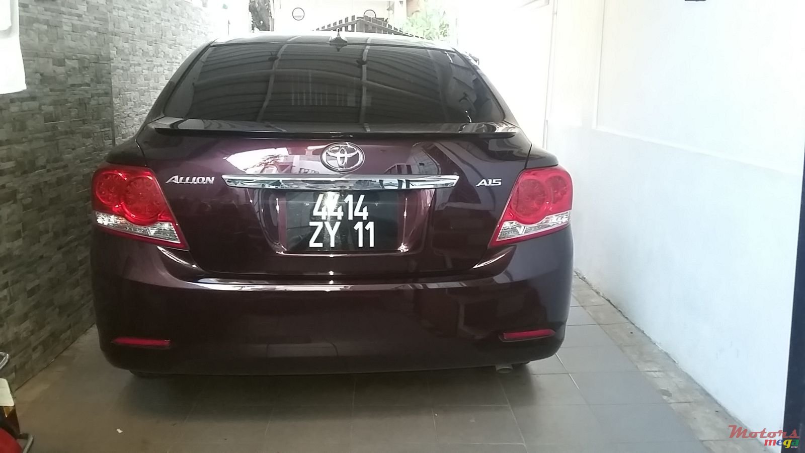 2011' Toyota Premio photo #4