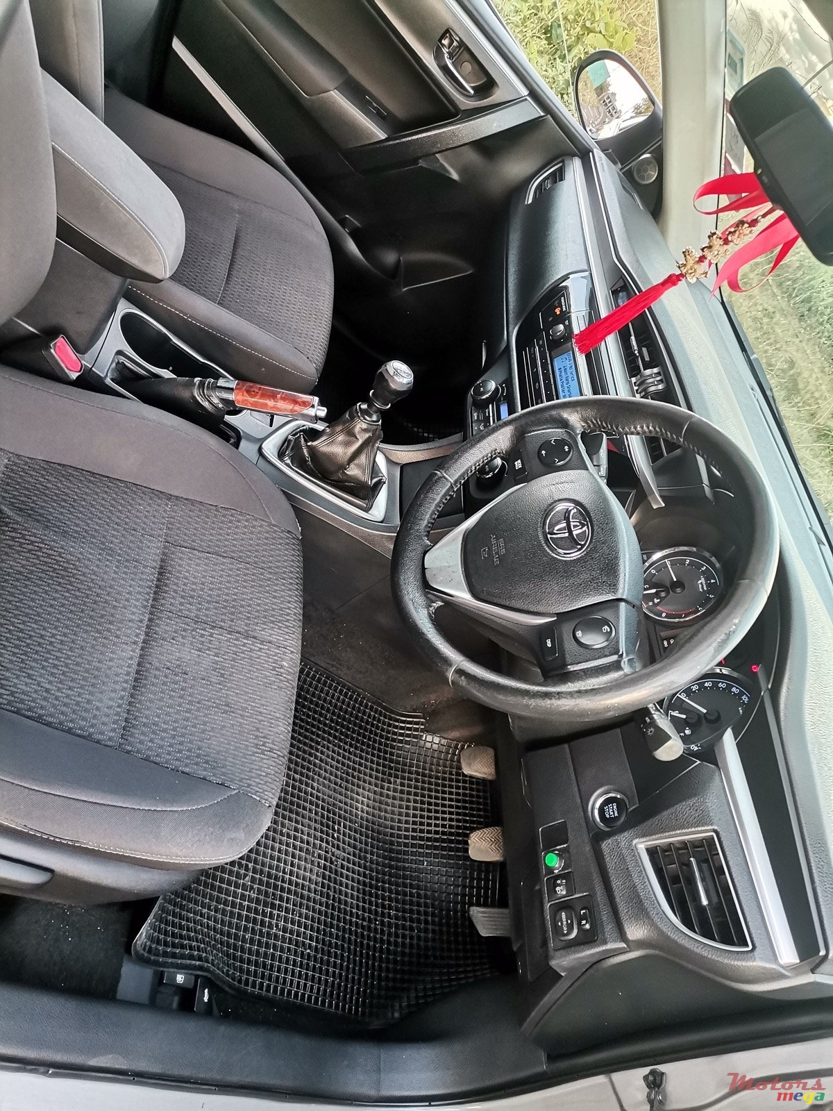 2015' Toyota Corolla Local photo #7