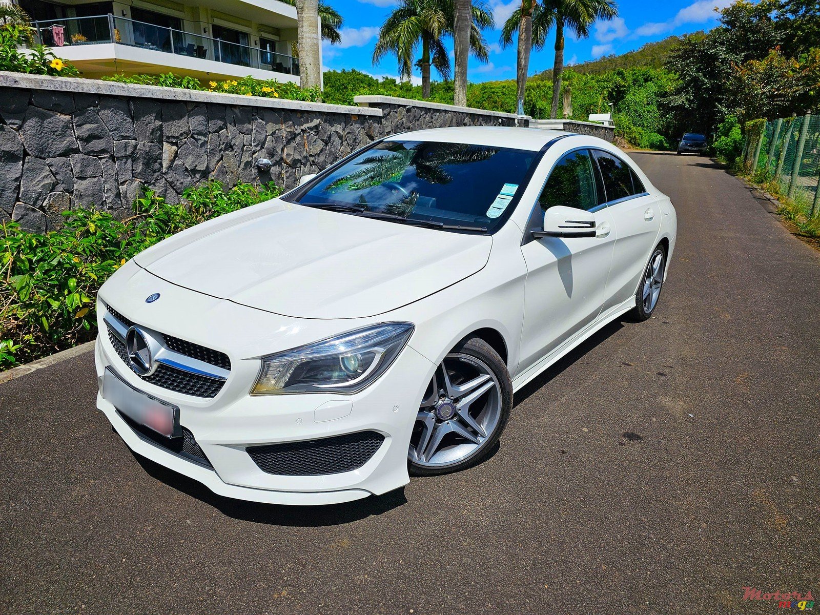 2014' Mercedes-Benz CLA 180 AMG photo #3