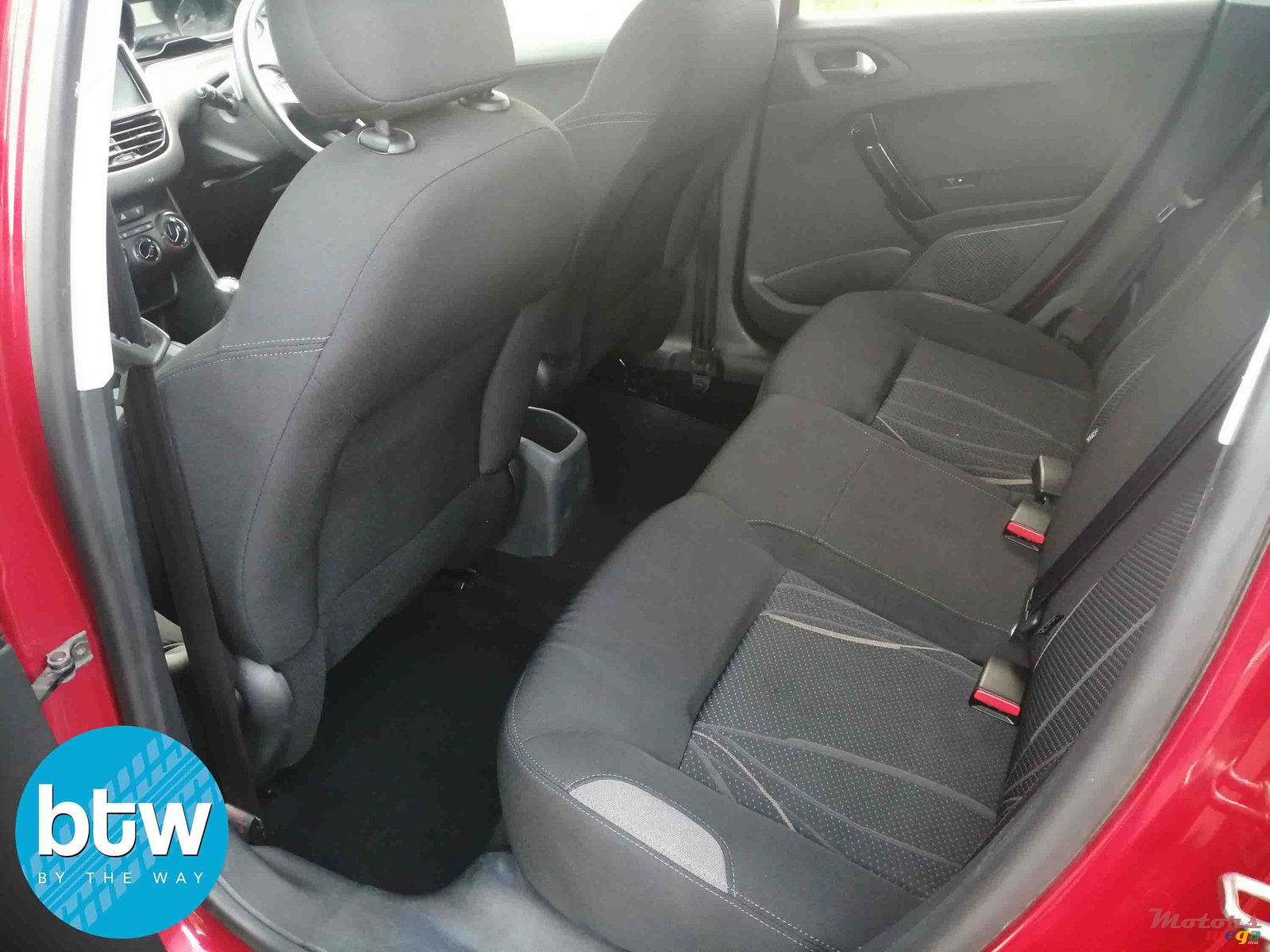 2013' Peugeot 208 e-HDI photo #3