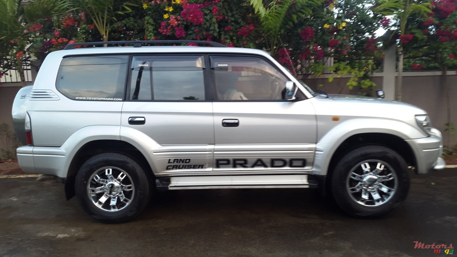 2001' Toyota Land Cruiser Prado photo #1