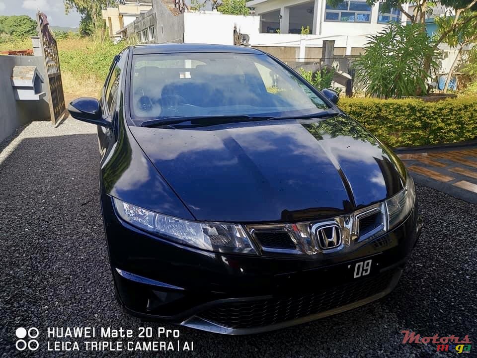 2009' Honda Civic Hatchback photo #3