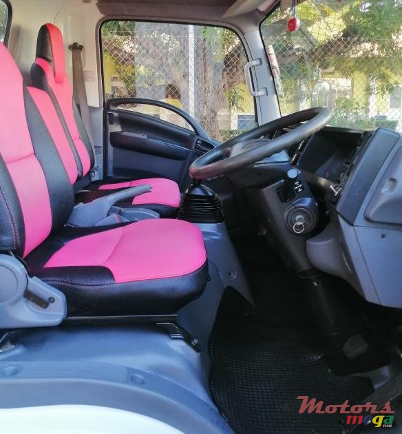 2010' Isuzu photo #2