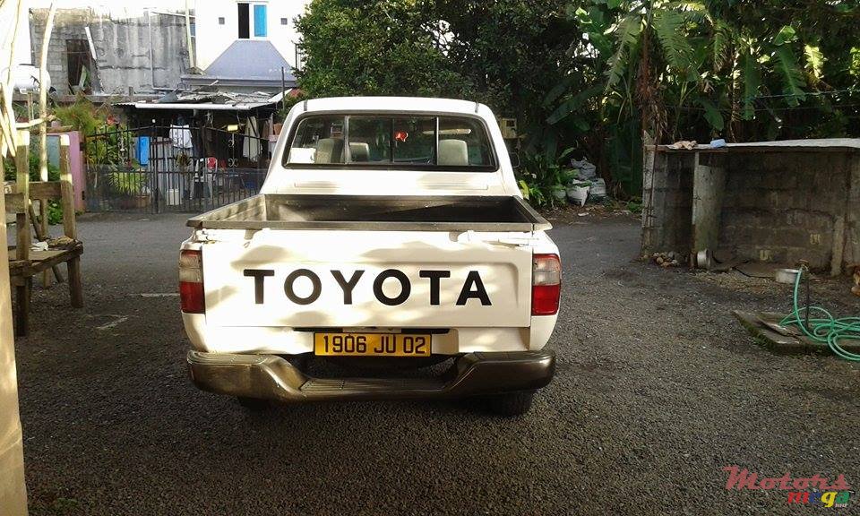 2002' Toyota Hilux photo #4