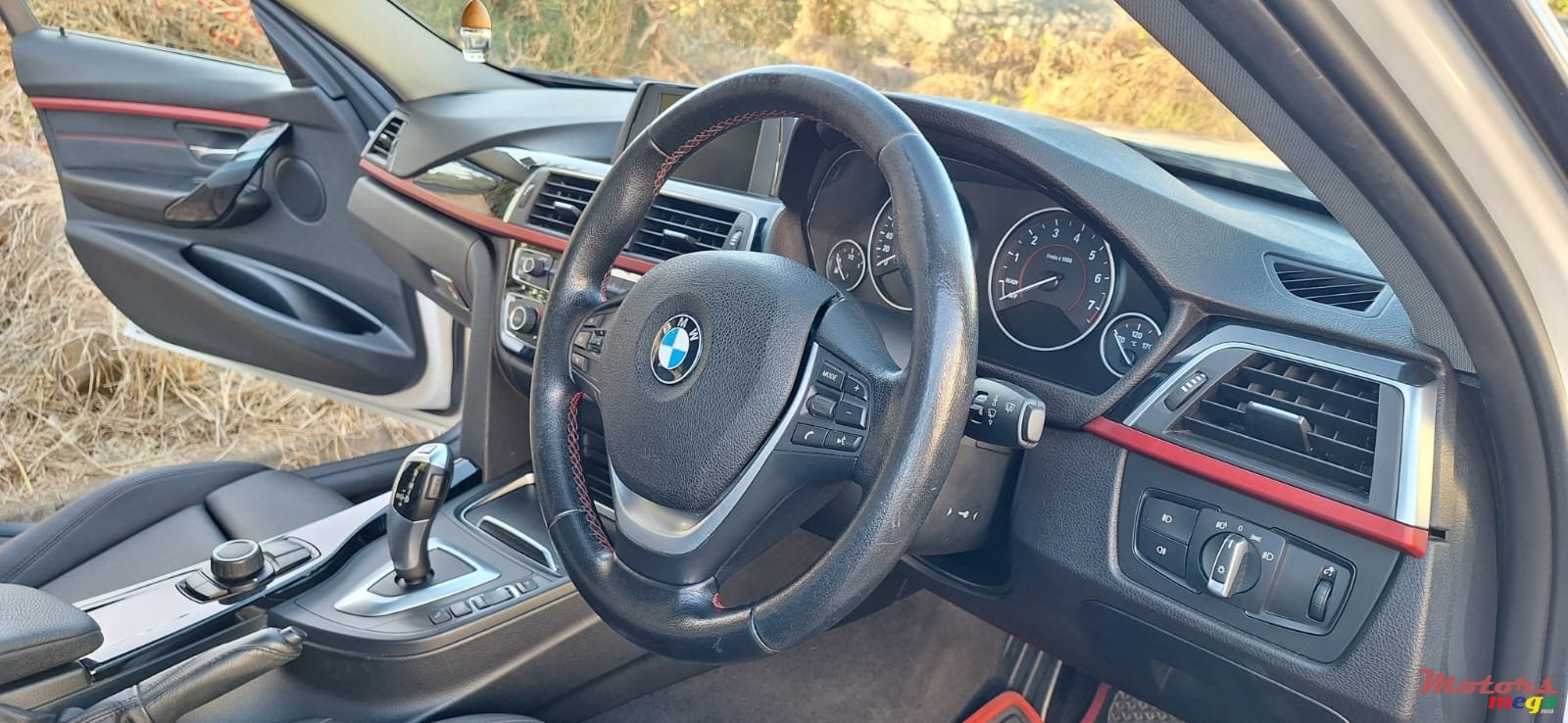 2016' BMW 3 Series photo #1