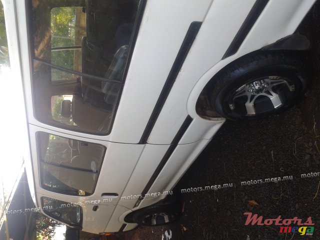 2000' Toyota photo #4