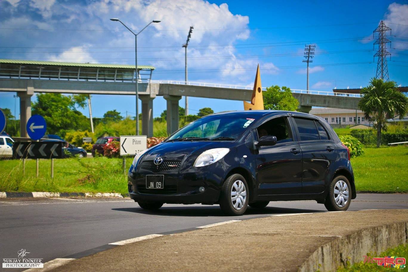 2009' Toyota Yaris photo #1