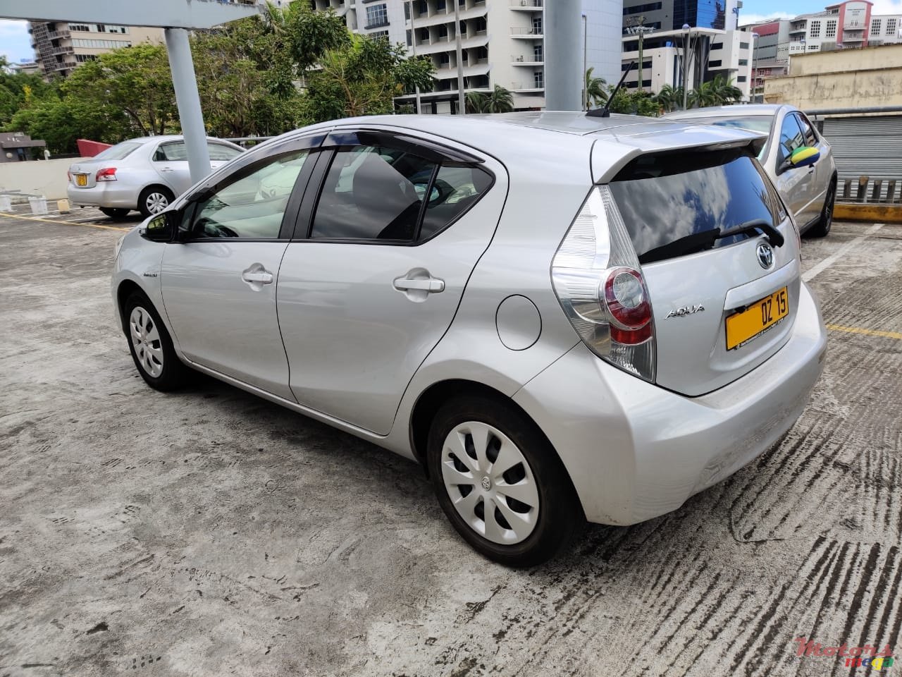 2015' Toyota Aqua photo #3