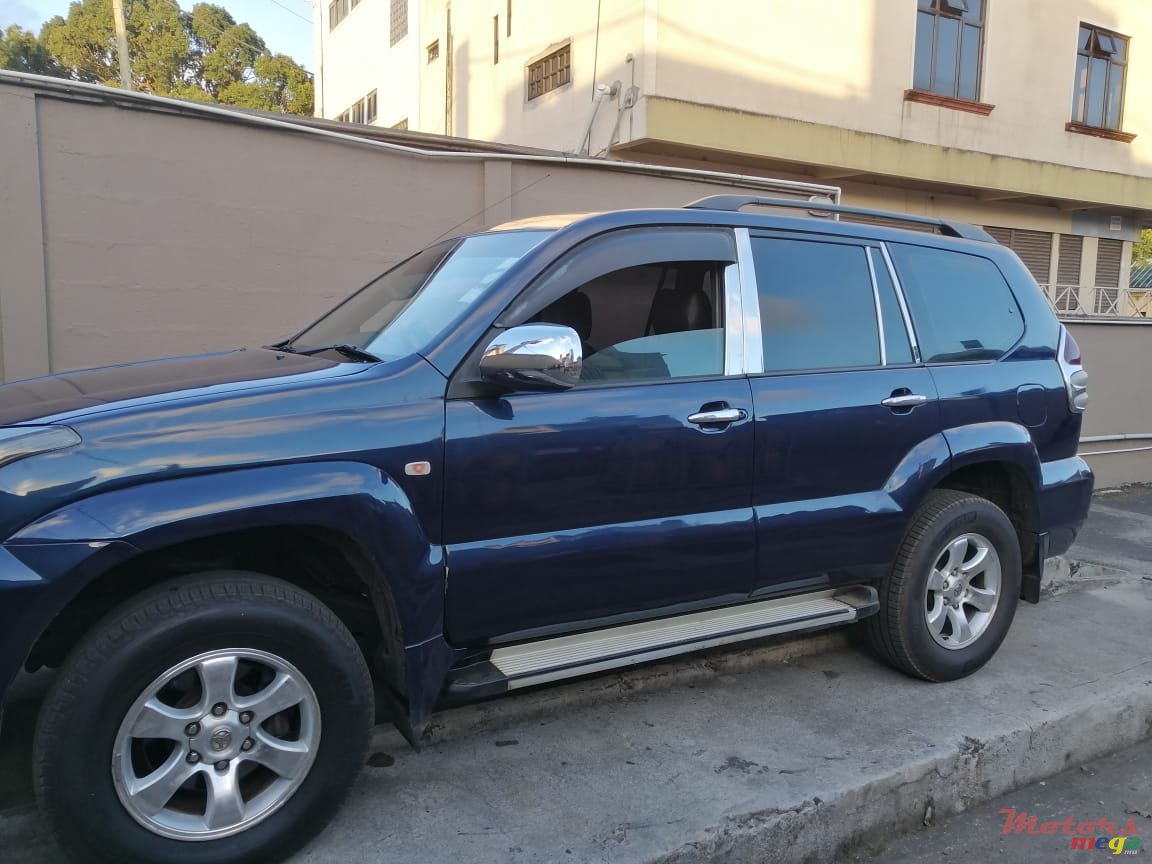 2004' Toyota Prado photo #1