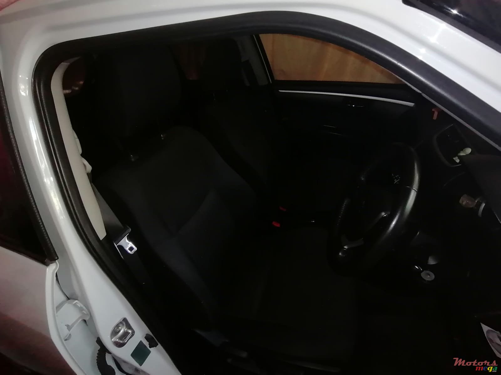 2012' Suzuki Swift photo #3