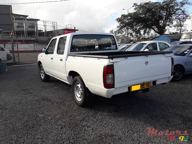 2010' Nissan Navara 2x4 photo #6