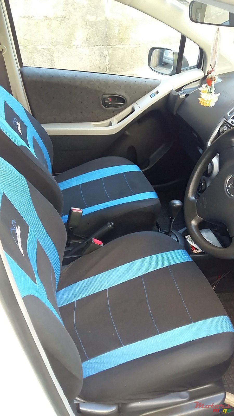 2009' Toyota Vitz photo #4