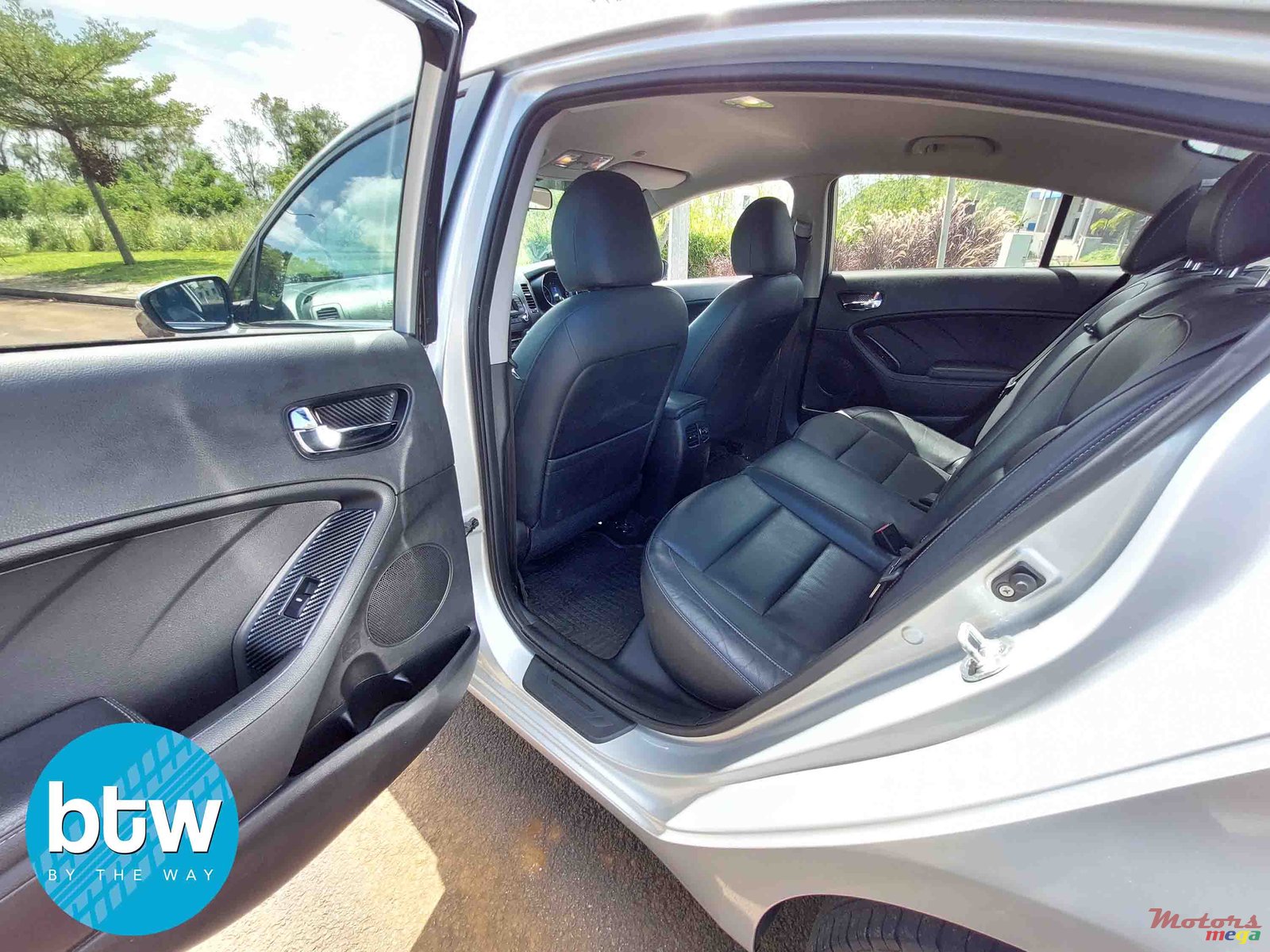 2017' Kia Forte photo #5