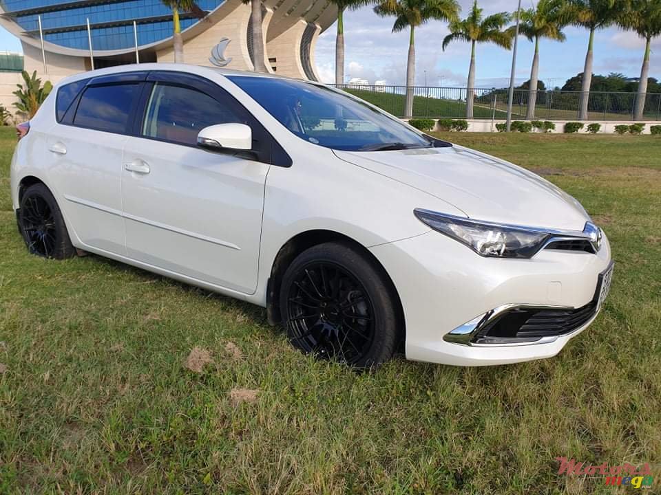 2017' Toyota Auris photo #5