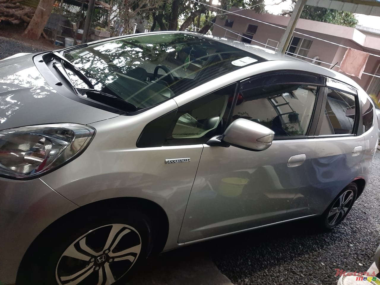 2013' Honda Fit Hybrid photo #2