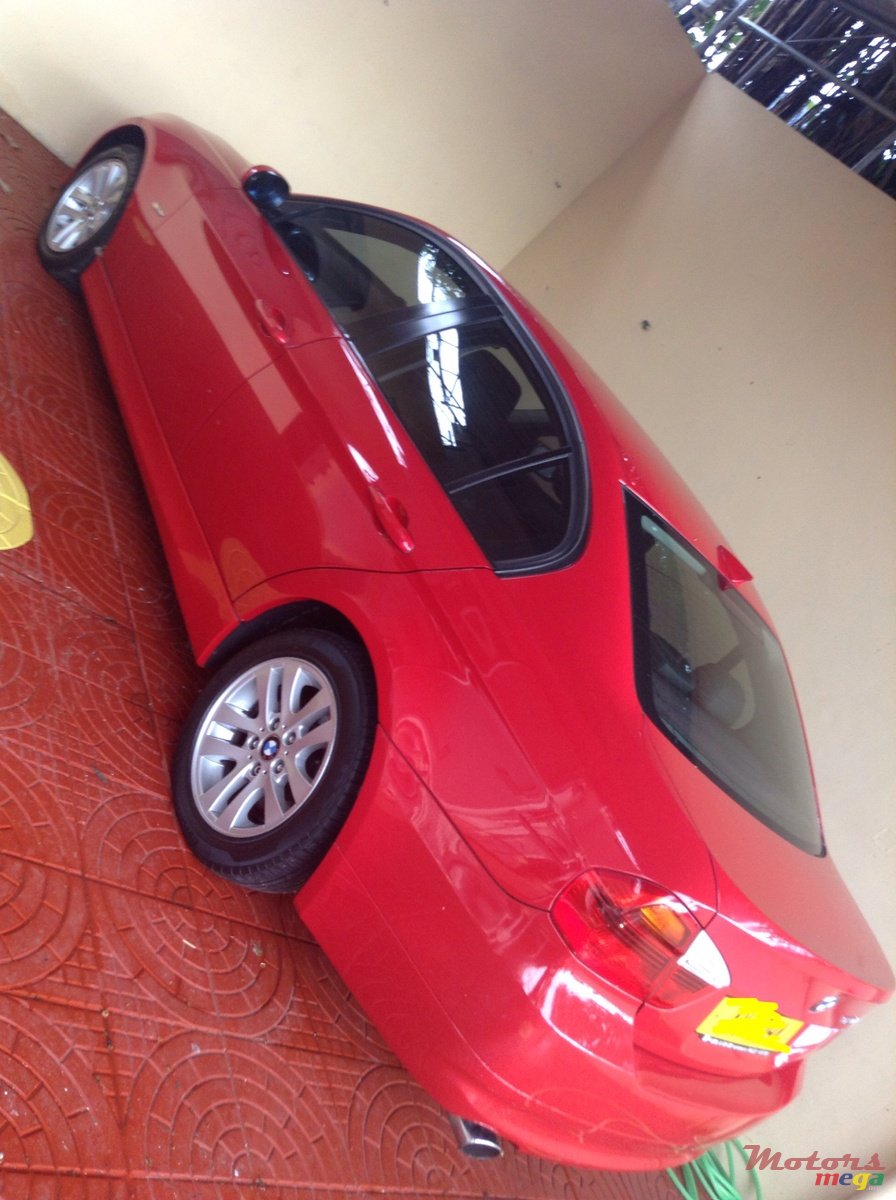 2006' BMW 3 Series Luxury photo #1