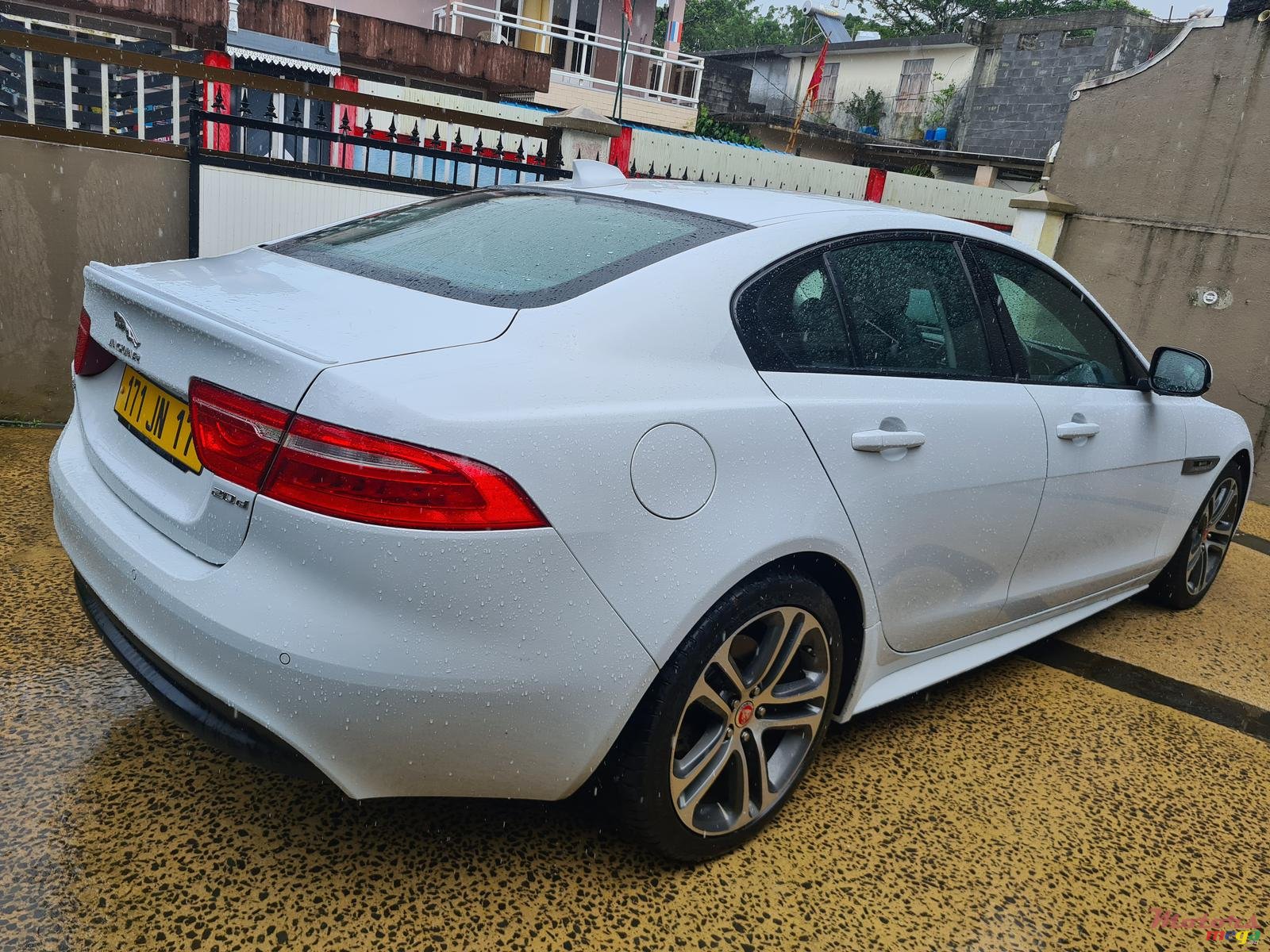 2017' Jaguar XERsportdiesel photo #3