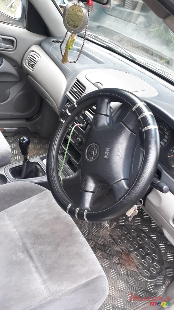 2000' Nissan Sunny photo #1