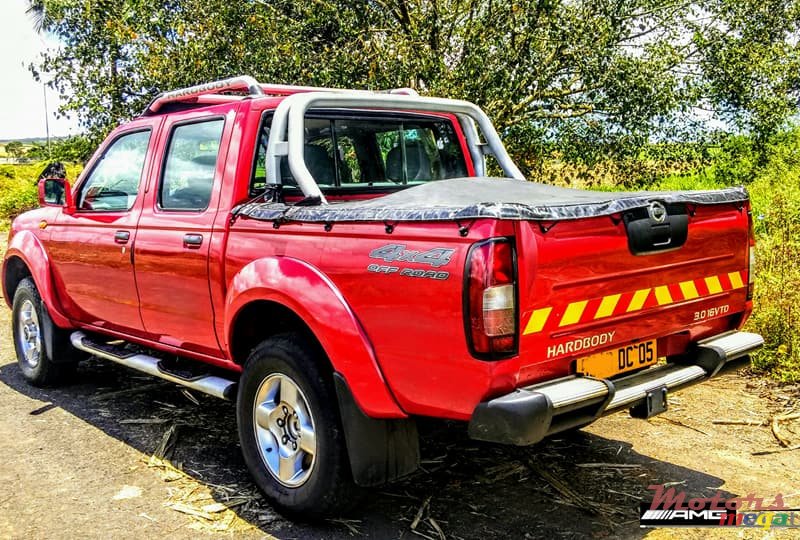 2005' Nissan Hardbody 4x4 Predator photo #3