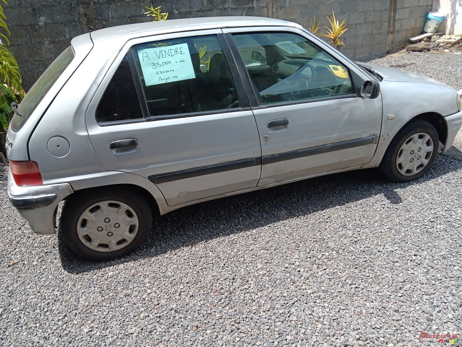 2001' Peugeot 106 1090cc photo #2