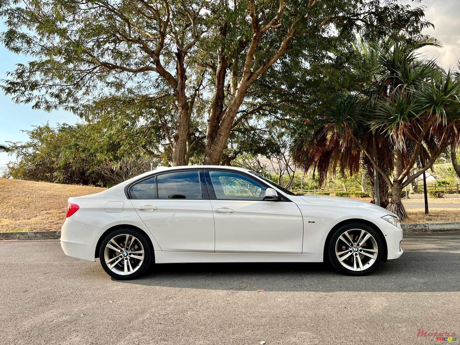 2013' BMW 328 photo #5