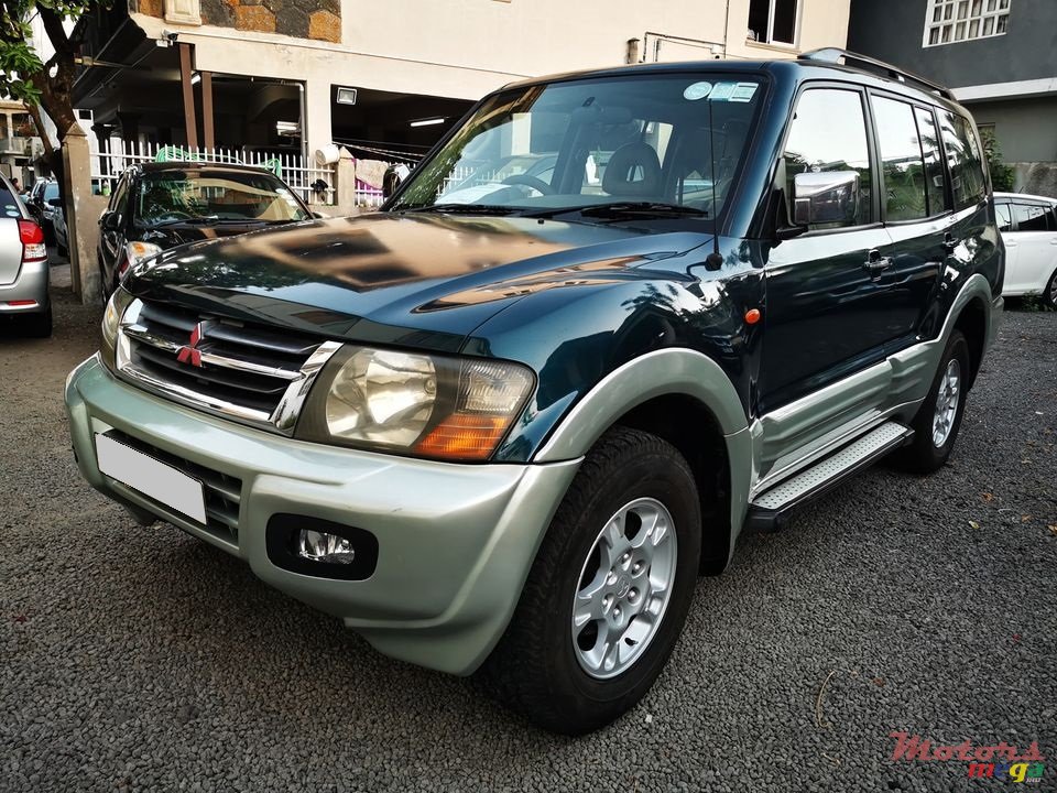 2000' Mitsubishi Pajero photo #4