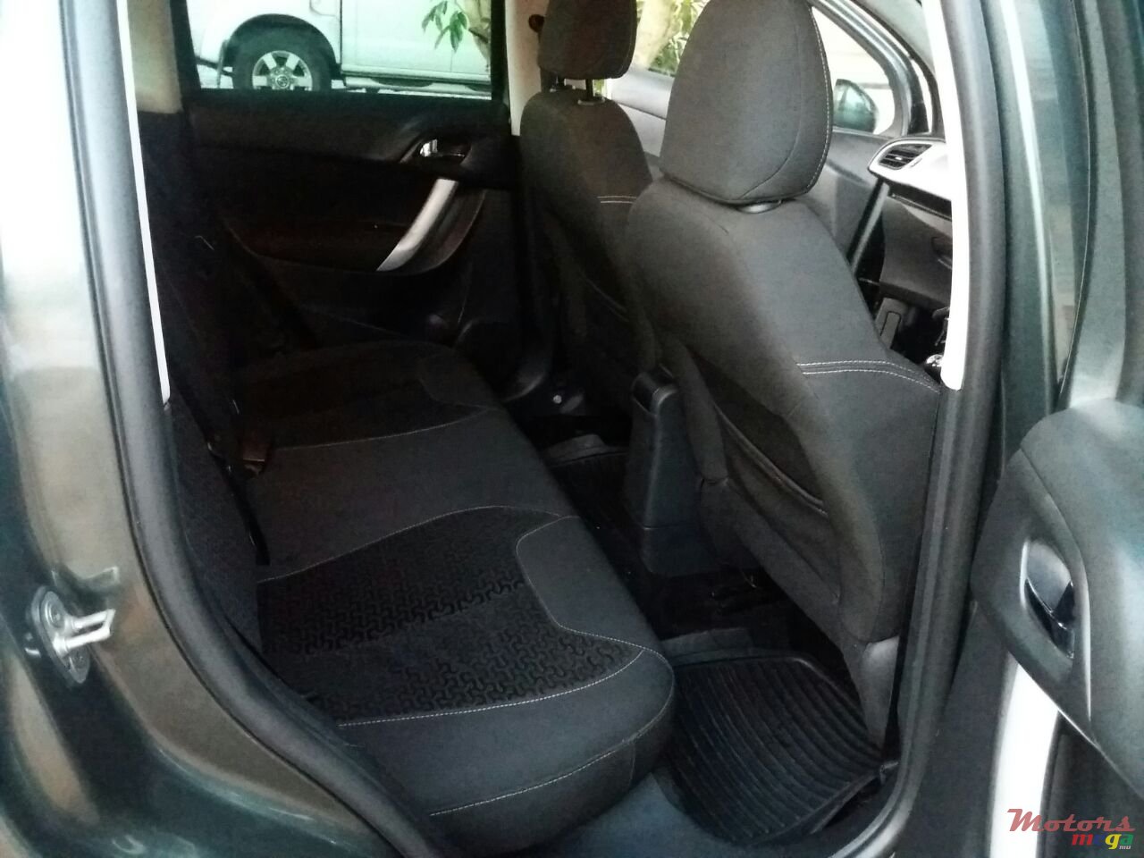 2010' Citroen C3 photo #5