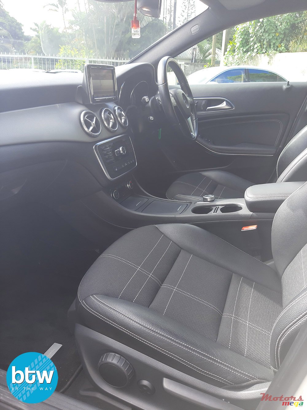 2015' Mercedes-Benz GLA 180 photo #5