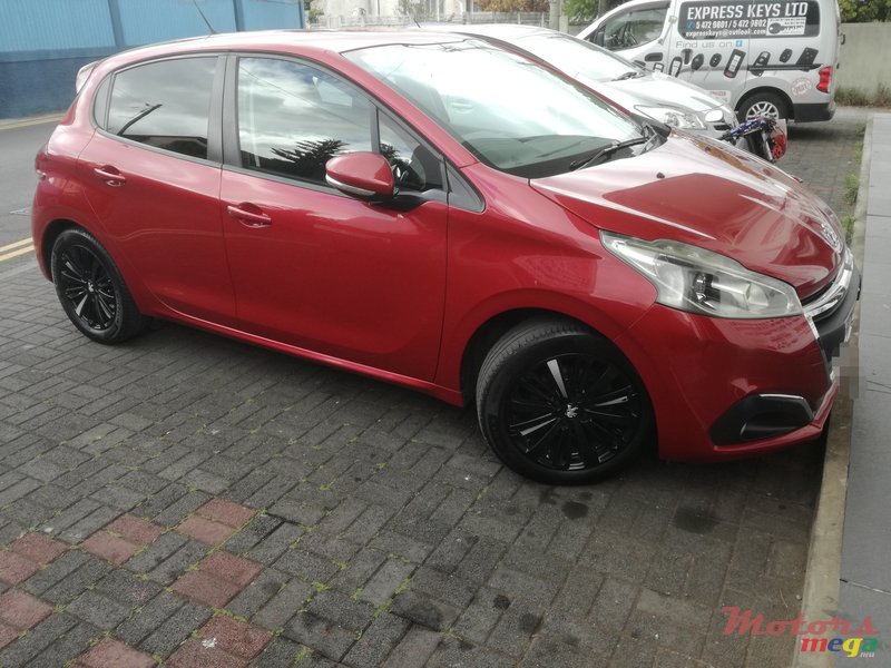 2016' Peugeot 208 1.2 petrol photo #3