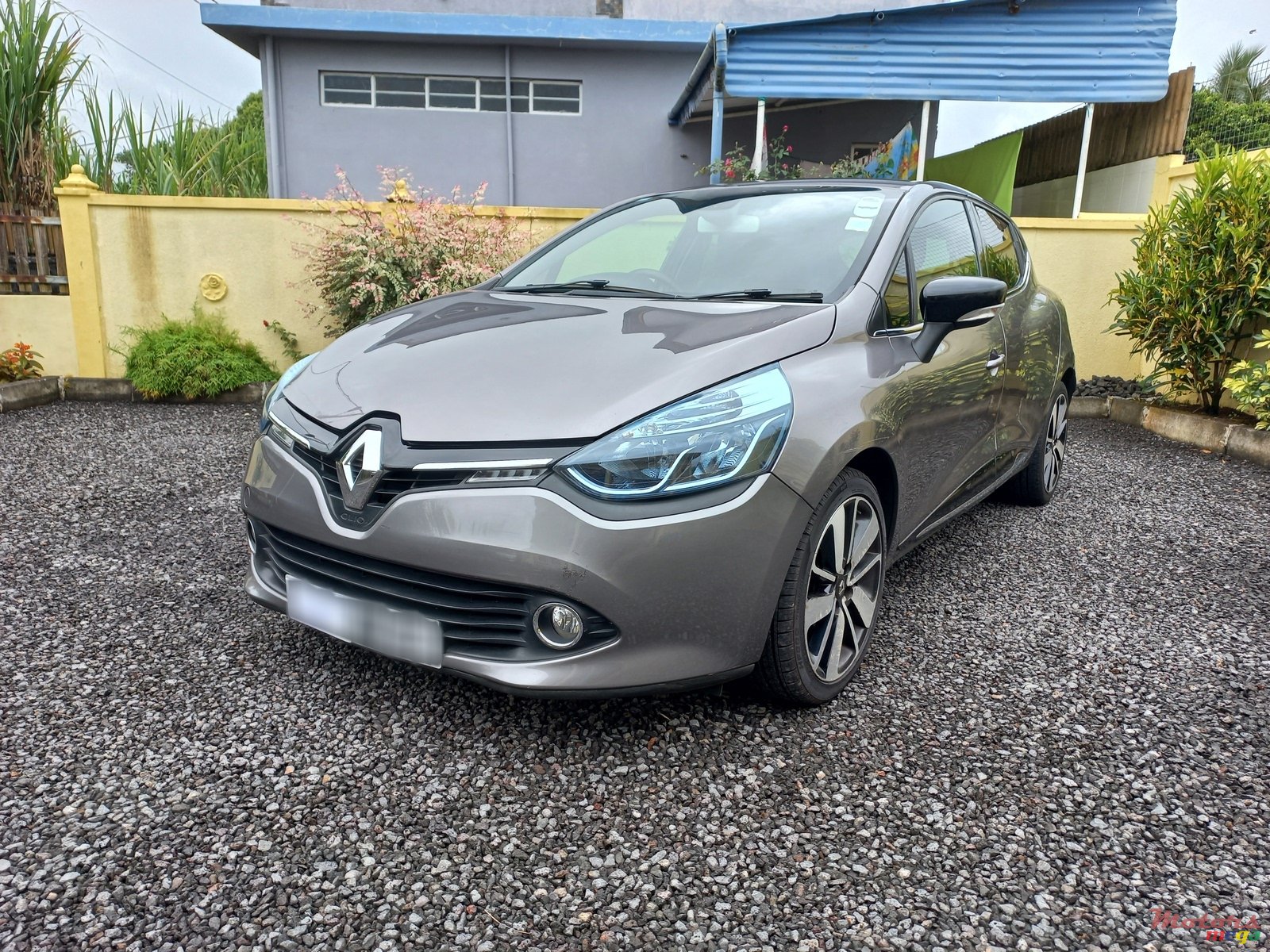 2015' Renault Clio Manual photo #1