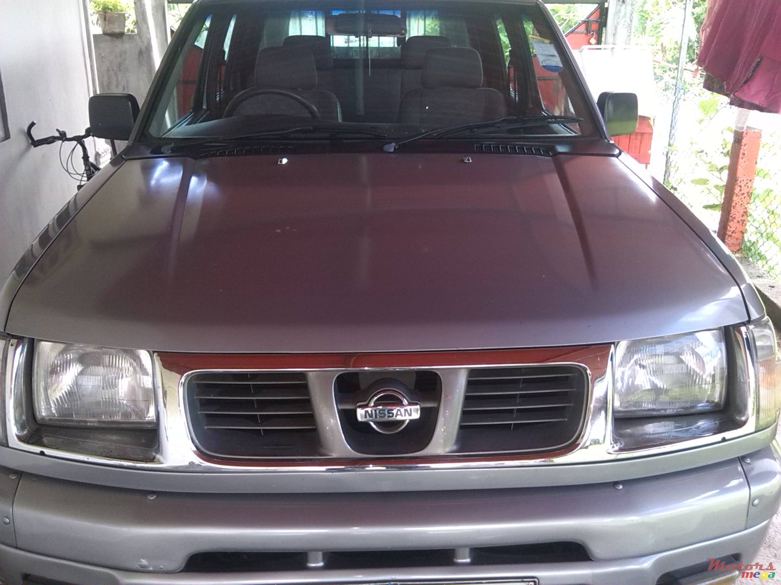 2001' Nissan Hardbody orginal photo #2