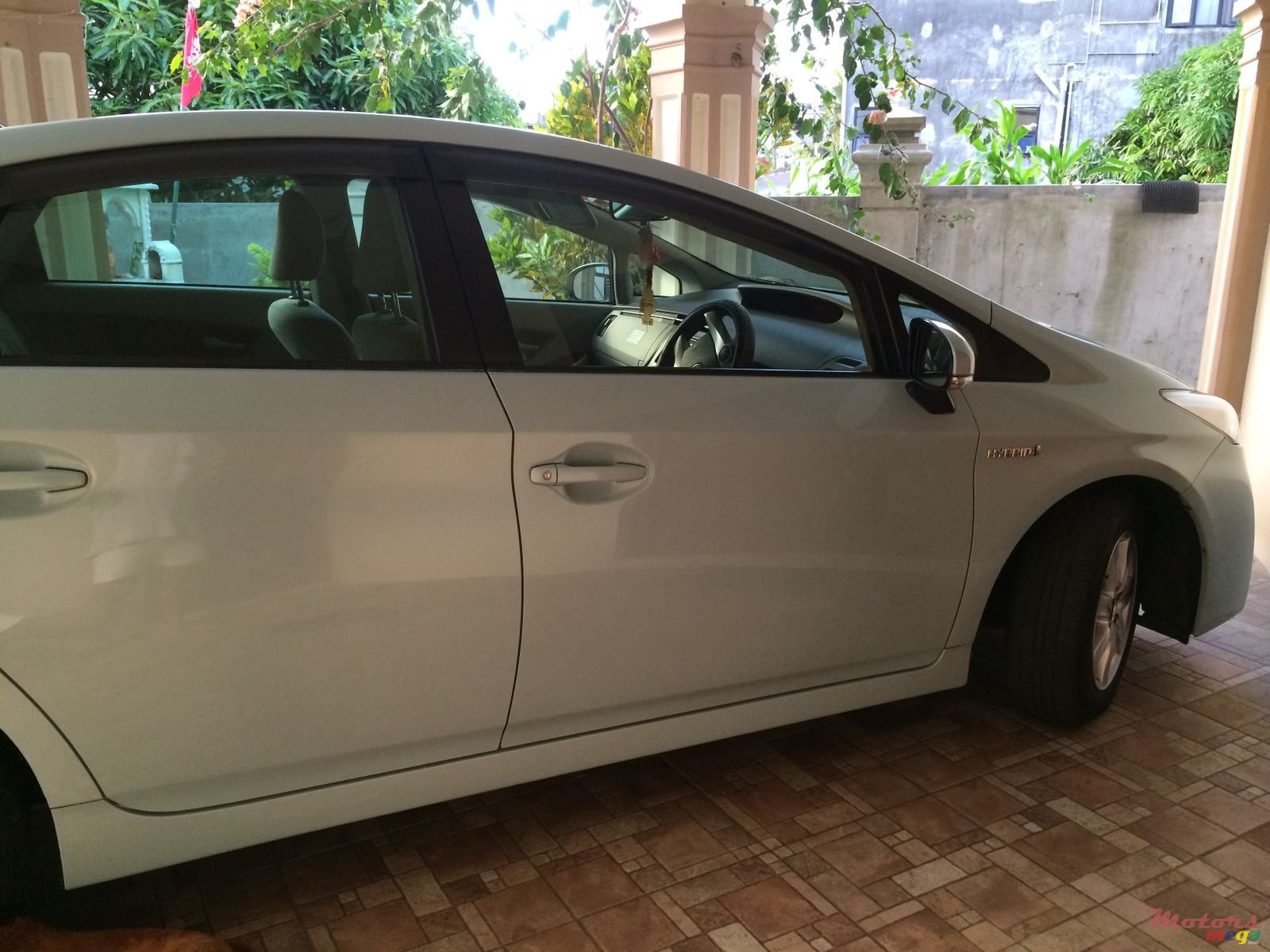 2011' Toyota Prius photo #3