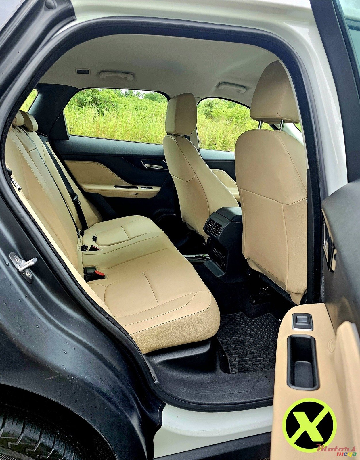 2018' Jaguar F-Pace photo #4