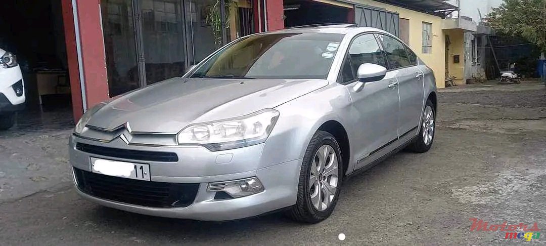 2011' Citroen C5 photo #1