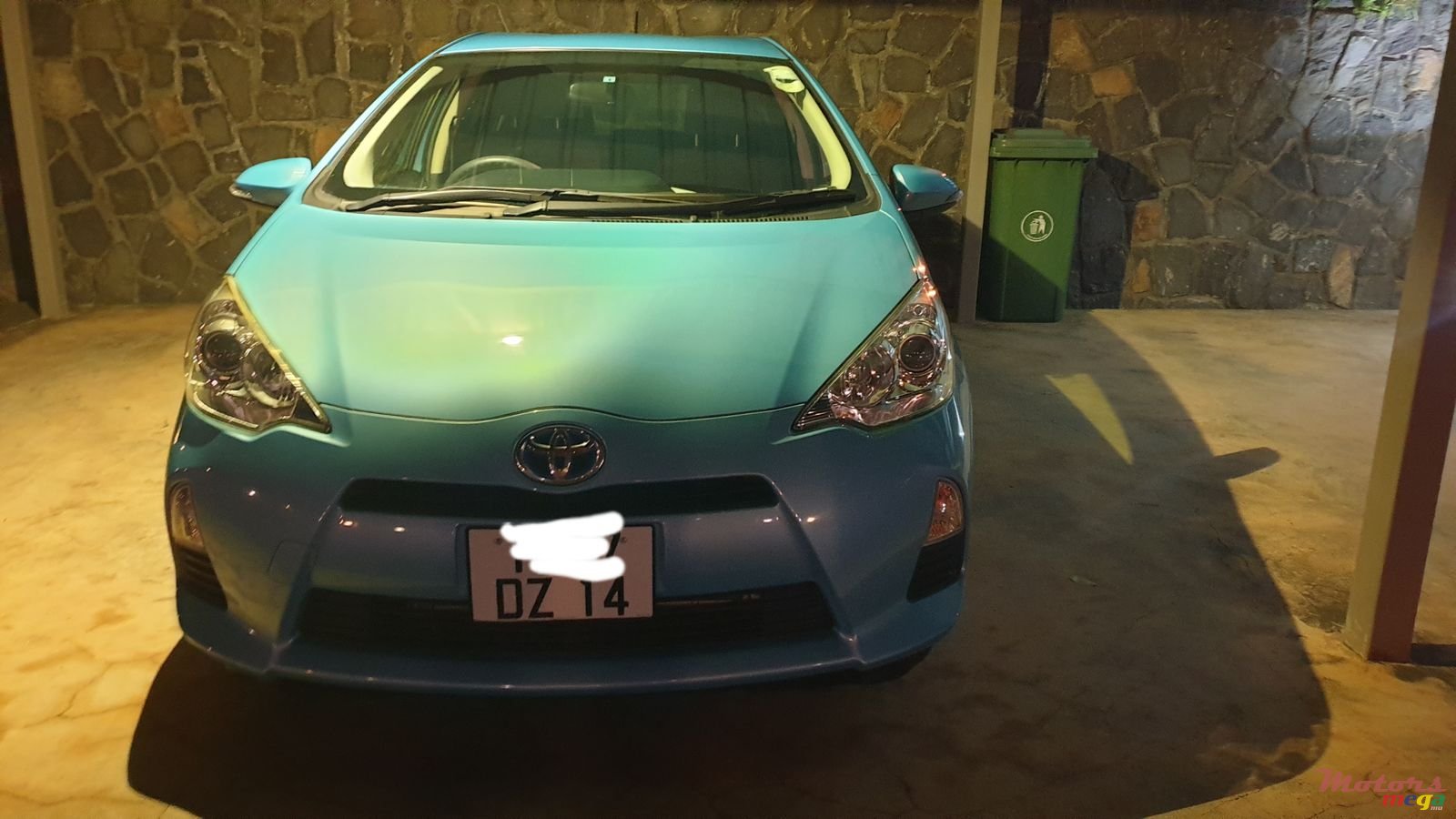 2014' Toyota Aqua photo #2